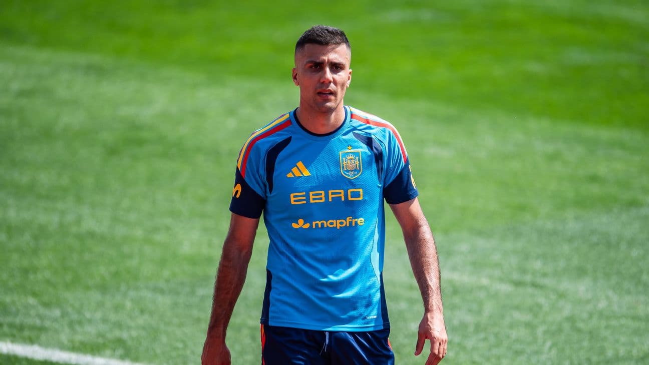 Rodri will wait until World Cup is over to discuss future amid Real Madrid links